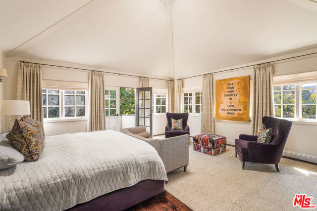 2770 La Castana Drive, Los Angeles CA: https://media.crmls.org/mediaz/80f598eb-bdec-4b5e-81b4-937f7dd6ea03.jpg