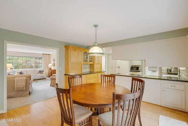 3384 Radcliffe Road, Thousand Oaks CA: https://media.crmls.org/mediaz/80f5edb7-0134-40fc-9068-7fe7cd6fa28d.jpg