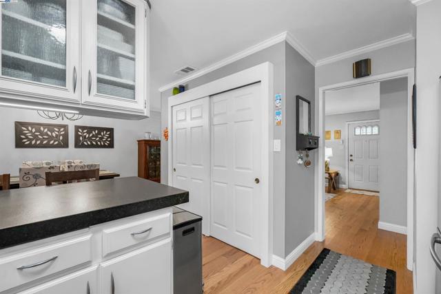 2472 Bradford Ave, Hayward CA: https://media.crmls.org/mediaz/80f60844-626f-4157-a4d5-86d5c3425967.jpg