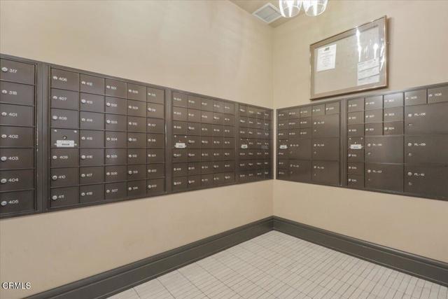 460 S Spring Street, Los Angeles CA: https://media.crmls.org/mediaz/80f61494-8f60-470c-8ebd-5203b3feda9b.jpg