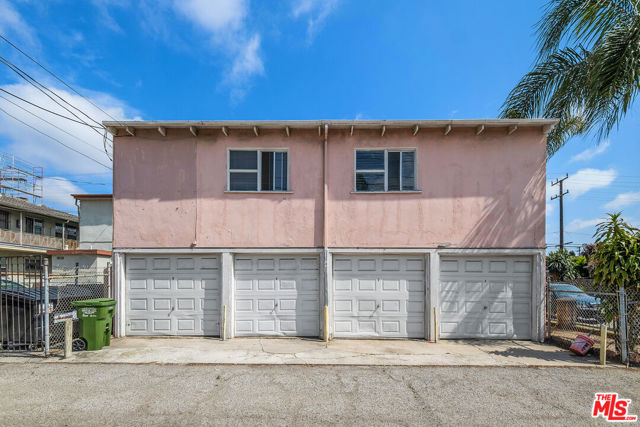 11887 Jefferson Boulevard, Los Angeles CA: https://media.crmls.org/mediaz/80f630c9-68c0-419b-82b4-4ea00aee01c6.jpg