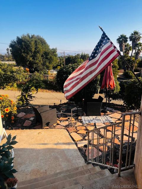 519 minnesota st, Fallbrook CA: https://media.crmls.org/mediaz/80f652cf-455d-4233-8803-538822644a43.jpg