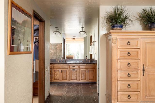 13671 Orchard Gate Rd, Poway CA: https://media.crmls.org/mediaz/80f71d84-206a-45fa-a8ac-c4b33df28e80.jpg
