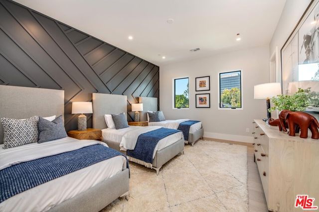 15907 Valley Vista Boulevard, Encino CA: https://media.crmls.org/mediaz/80f72e8b-9b5f-4cb0-b9af-badc66c08d3b.jpg