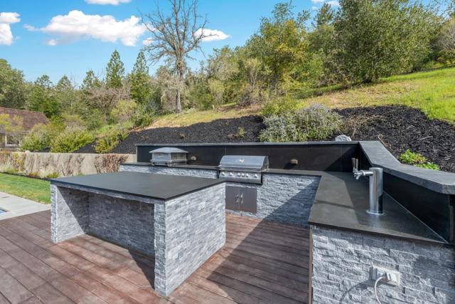 3 Vintage Court, Woodside CA: https://media.crmls.org/mediaz/80f82ea9-3315-437e-842b-9fdd3f1cda61.jpg