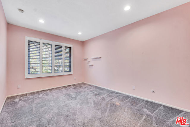 20950 Oxnard Street, Woodland Hills CA: https://media.crmls.org/mediaz/80f8397e-baef-4b07-949a-ee8ed3528925.jpg