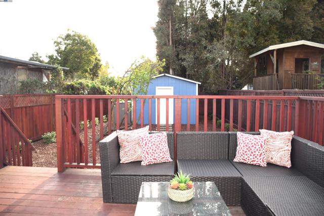 2412 8Th St, Berkeley CA: https://media.crmls.org/mediaz/80f909b1-c8c4-4715-8907-5d7371b79e6c.jpg