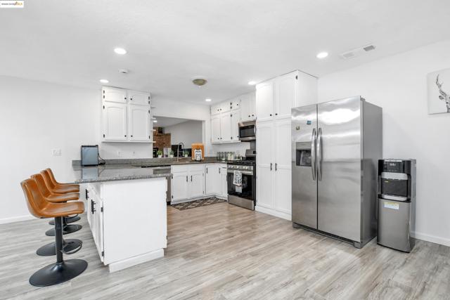 185 Evening Star Ct, Milpitas CA: https://media.crmls.org/mediaz/80f941cf-19b3-498d-b215-1459460fbe52.jpg