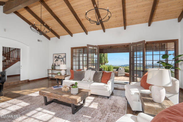 2457 Angelo Drive, Los Angeles CA: https://media.crmls.org/mediaz/80f980f9-1d2f-49f5-8294-4199cf42768e.jpg