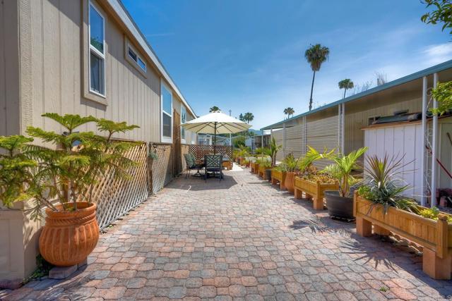 2280 E Valley Parkway, Escondido CA: https://media.crmls.org/mediaz/80fa6db0-1685-47e4-8b9f-3f73c1df92e0.jpg