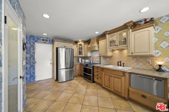 25685 Lupita Drive, Valencia CA: https://media.crmls.org/mediaz/80faa07b-7eb6-4e06-a864-8e108367bd55.jpg