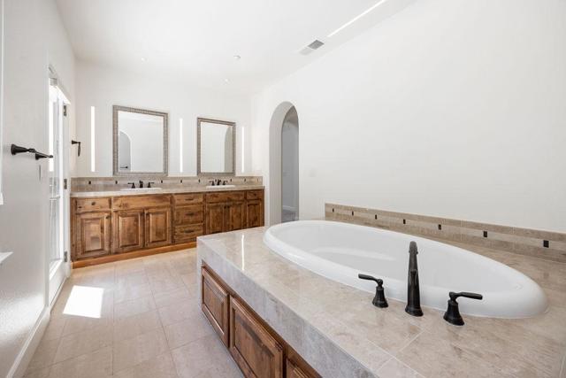 2953 Pebble Beach Circle, Fairfield CA: https://media.crmls.org/mediaz/80fabab9-ec75-4960-b329-79172036d93f.jpg