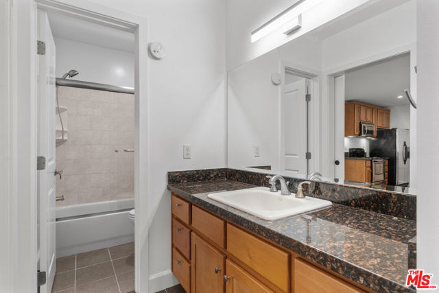 10982 ROEBLING Avenue, Los Angeles CA: https://media.crmls.org/mediaz/80fb43e8-b893-4904-919b-f76ab8527ba7.jpg