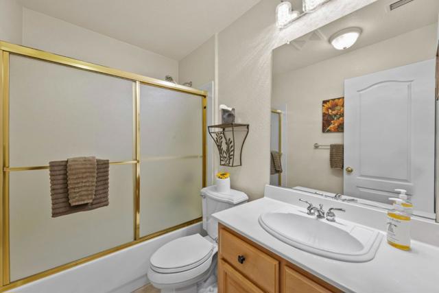 531 Via Vaquero Sur, San Juan Bautista CA: https://media.crmls.org/mediaz/80fb7296-116b-4ea8-81dd-6c7518305c27.jpg
