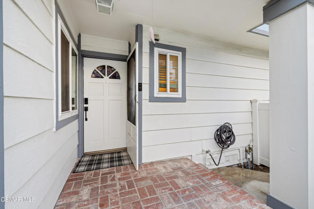 2782 Lemon Drive, Simi Valley CA: https://media.crmls.org/mediaz/80fbe6c2-8b12-4eec-9e6d-3d520e9b70c1.jpg