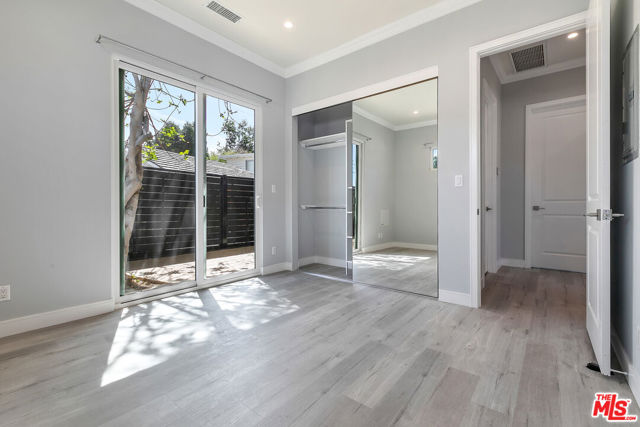 21037 Costanso St, Woodland Hills CA: https://media.crmls.org/mediaz/80fc08af-8bee-48e7-9d55-ca1041df150e.jpg