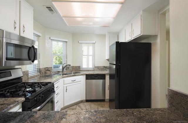 630 Thunder Gln, Escondido CA: https://media.crmls.org/mediaz/80fd6398-7fa9-4fc7-b1c7-d400dcbdd027.jpg