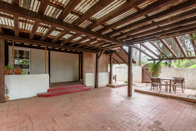 8530 N Ventura Avenue, Ventura CA: https://media.crmls.org/mediaz/80fd72c4-405f-49ef-9c05-f81f5414d7c0.jpg