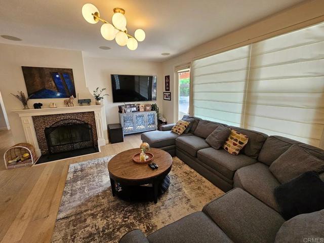 2856 Falling Waters Court, Chula Vista CA: https://media.crmls.org/mediaz/80fd75a9-232f-457e-a76f-6ff8568a086d.jpg