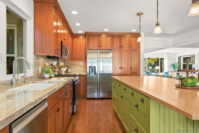 4386 Niagara Ave, San Diego CA: https://media.crmls.org/mediaz/80fdd455-3d58-45f1-be58-0b90ad098255.jpg