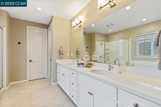 369 Parkfield Way, Oakley CA: https://media.crmls.org/mediaz/80fe5c29-1d11-4a88-84bc-31c4f4338dba.jpg