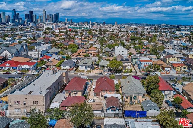 956 E 24th Street, Los Angeles CA: https://media.crmls.org/mediaz/80fe5c4d-e625-4aee-a47b-371c2ab08dcc.jpg