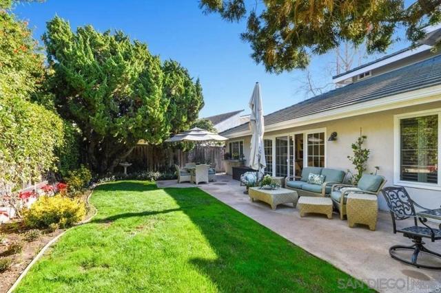 3868 Avenida Feliz, Rancho Santa Fe CA: https://media.crmls.org/mediaz/80fea0f8-79b4-4702-83b2-4cef89a2f86e.jpg