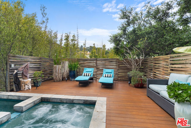 2207 Bowmont Drive, Beverly Hills CA: https://media.crmls.org/mediaz/80fed653-fa4f-45c1-81b9-e54fa5991f00.jpg