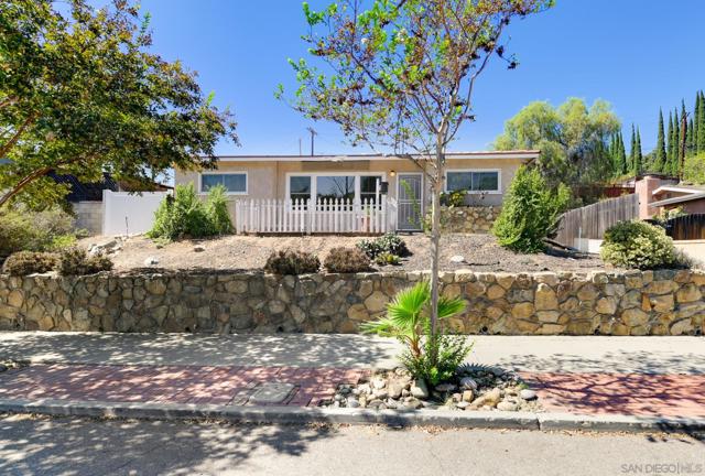 4330 Alamo Dr, San Diego CA: https://media.crmls.org/mediaz/80ff2ed2-3a49-4e58-b4ba-64999bb0bc36.jpg