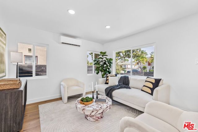 3032 La Clede Avenue, Los Angeles CA: https://media.crmls.org/mediaz/80ff313c-e07f-4fd6-9476-4f062c46c36b.jpg