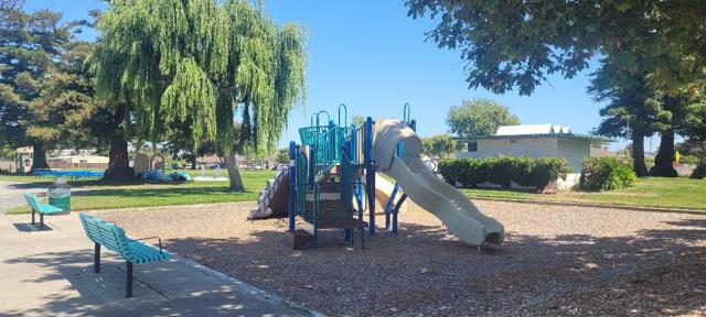 925 Flying Fish Street, Foster City CA: https://media.crmls.org/mediaz/8100123a-bf04-49fc-966a-a070e968104e.jpg