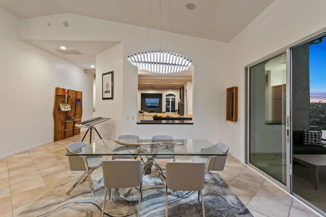 30330 Via Maria Elena, Bonsall CA: https://media.crmls.org/mediaz/81009010-90e4-4940-8e38-f75140708783.jpg