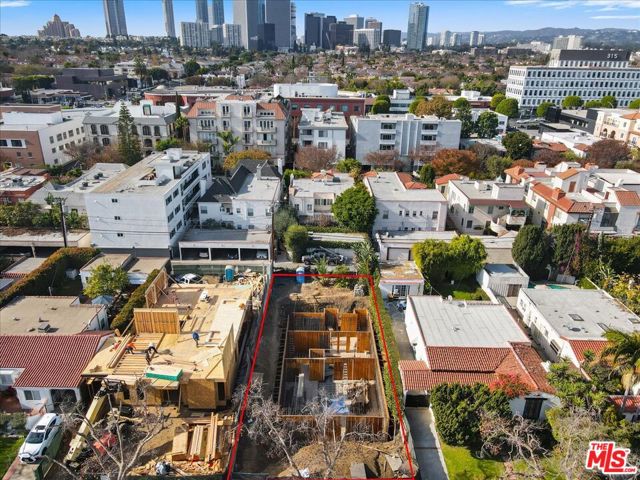 341 S Canon Drive, Beverly Hills CA: https://media.crmls.org/mediaz/8100e404-967a-4765-be49-c569db26e733.jpg