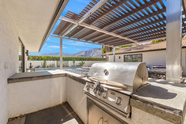 505 N Camino Real, Palm Springs CA: https://media.crmls.org/mediaz/810118d4-6d28-480f-8950-4ccdad1b02cf.jpg