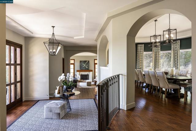 42 Tappan Ln, Orinda CA: https://media.crmls.org/mediaz/81012b71-7477-4a0e-ab81-ff786382543b.jpg