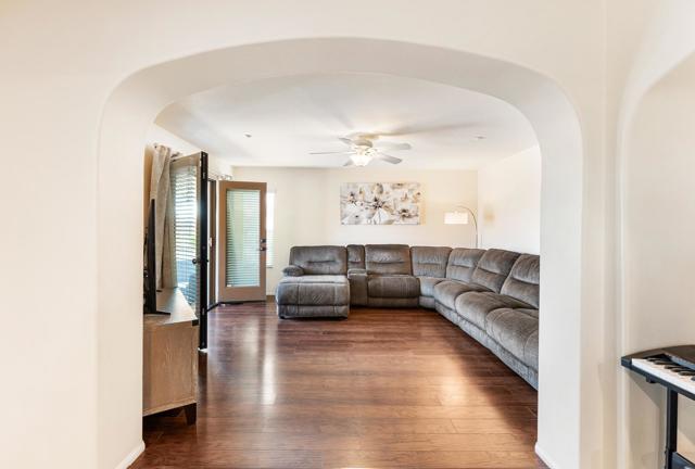 158 Paseo Bravo, Palm Desert CA: https://media.crmls.org/mediaz/81012c67-541a-4b5b-b625-049f65ec315e.jpg