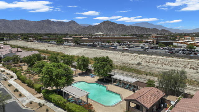 47875 Silverberry Street, La Quinta CA: https://media.crmls.org/mediaz/81013136-336d-4867-bfef-d3d89e79afee.jpg