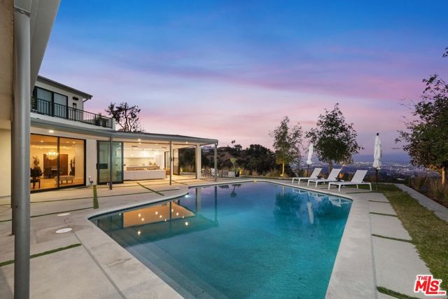 8545 Charl Lane, Los Angeles CA: https://media.crmls.org/mediaz/810239f2-62a2-4f1f-a3b2-70ba662f91ba.jpg