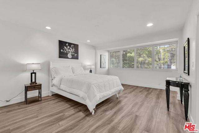 13224 Admiral Avenue, Marina del Rey CA: https://media.crmls.org/mediaz/810278ca-0e00-4b54-b2cc-a769be6c60d8.jpg