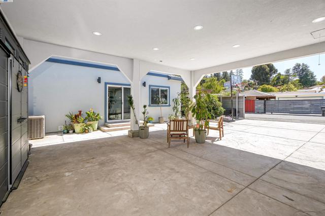 3254 Keith Ave, Castro Valley CA: https://media.crmls.org/mediaz/81035ebc-292f-49dd-8453-362827e71732.jpg