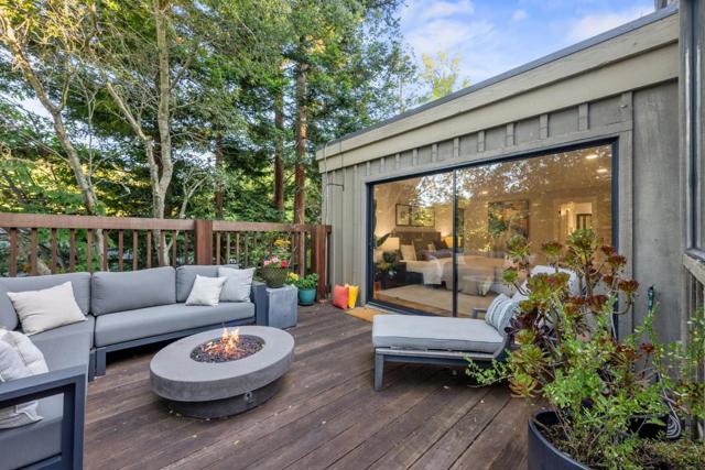 21 Valley Oak Street, Portola Valley CA: https://media.crmls.org/mediaz/81038c8b-018c-4cbe-835a-7b50962ce558.jpg