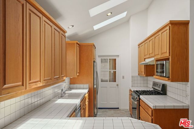 2534 Wellesley Avenue, Los Angeles CA: https://media.crmls.org/mediaz/8103c1bd-e7ae-4b49-ac1d-405394c69131.jpg