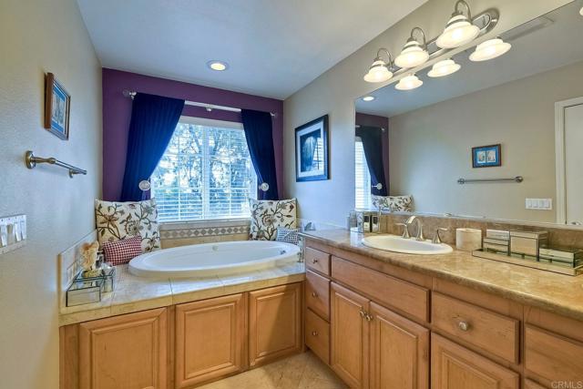 4031 Aidan Cir, Carlsbad CA: https://media.crmls.org/mediaz/8104751c-d946-4f85-9e23-8713cd0bfa23.jpg