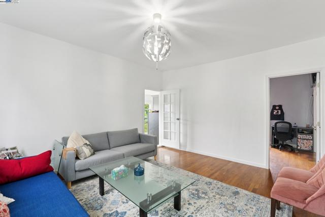 1706 Fairview St, Berkeley CA: https://media.crmls.org/mediaz/81048ff3-a2d1-44a1-918f-02fb8b4673cf.jpg