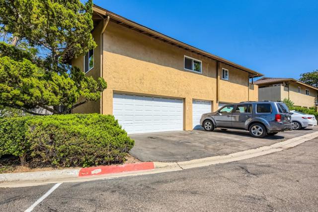 8039 Calle Fanita, Santee CA: https://media.crmls.org/mediaz/8104ca4a-835f-45d8-a667-2e770c758538.jpg