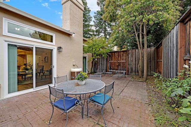 1410 Groth Cir, Pleasanton CA: https://media.crmls.org/mediaz/8104eed8-bb66-4af7-bc24-62cea5a652b9.jpg