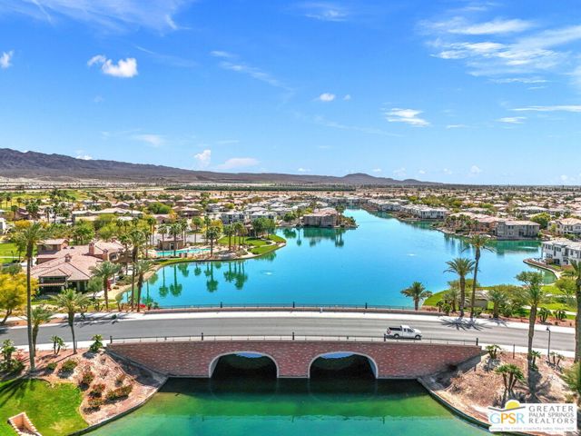42776 Del Lago Court, Indio CA: https://media.crmls.org/mediaz/81052d37-c5fd-4c96-8d84-7587d0e2e09e.jpg