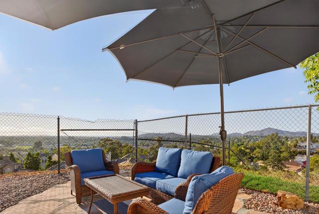 4060 Rosarita Dr, La Mesa CA: https://media.crmls.org/mediaz/8105d116-e67a-4d9a-b167-e10ad843feb4.jpg