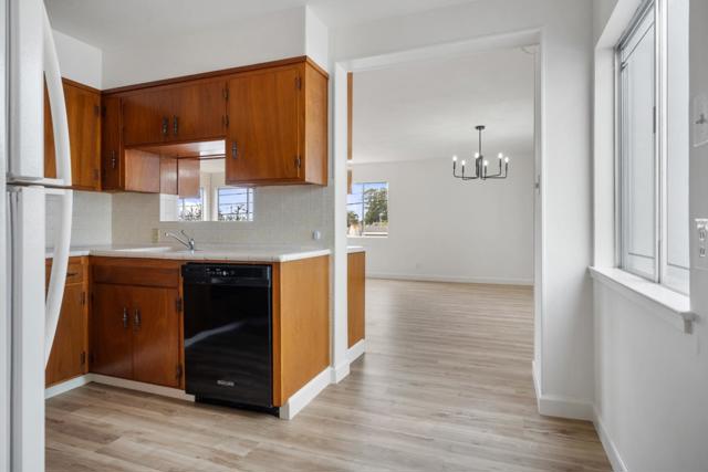 58 N Mayfair Avenue, Daly City CA: https://media.crmls.org/mediaz/81061f40-05f5-41bb-813a-f1b02a9c038e.jpg