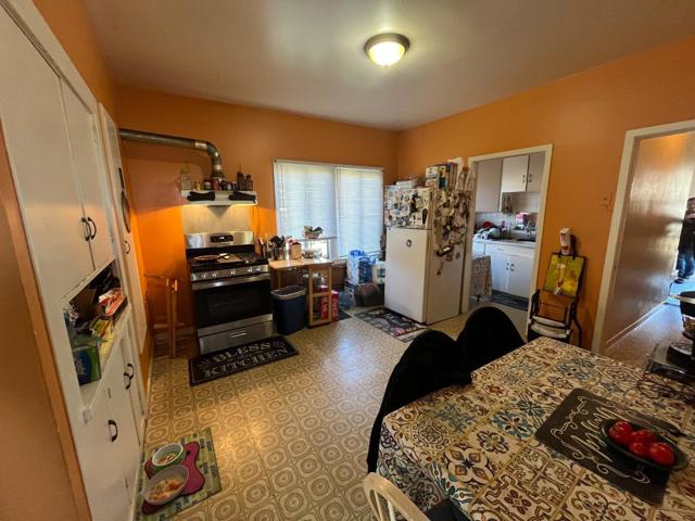210 7th Lane, South San Francisco CA: https://media.crmls.org/mediaz/8106a5bf-7a73-4193-8117-4387ba2031c1.jpg